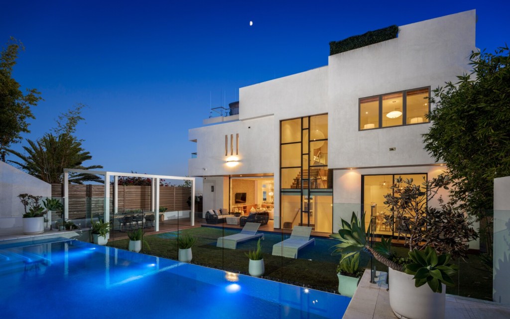 Tyra Banks tries to sell her fifth Pacific Palisades home for $7.895 million — Your News&nbsp;Obsession